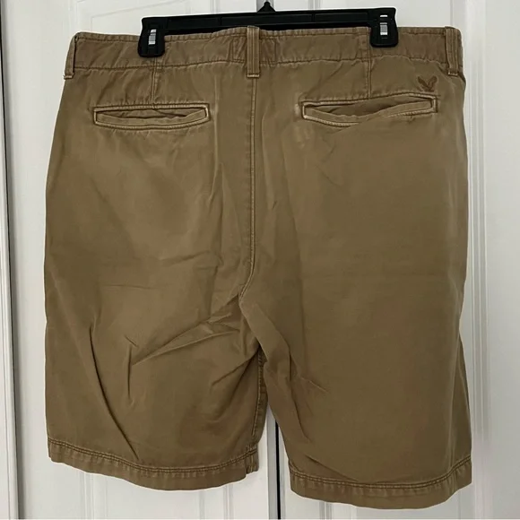 Men’s khaki shorts - American Eagle - Picture 2 of 5